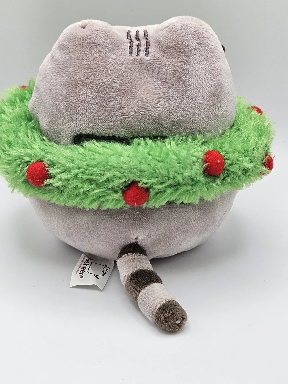 GUND Pusheen Cat with Christmas Holiday Wreath Mini 5” Plush Stuffed Animal